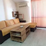 Apartment в комплекс зора 9a *