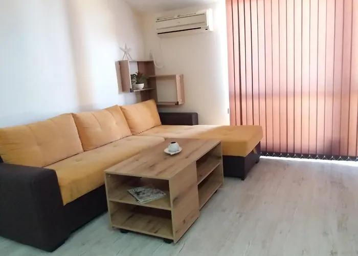 Apartment в комплекс зора 9a *